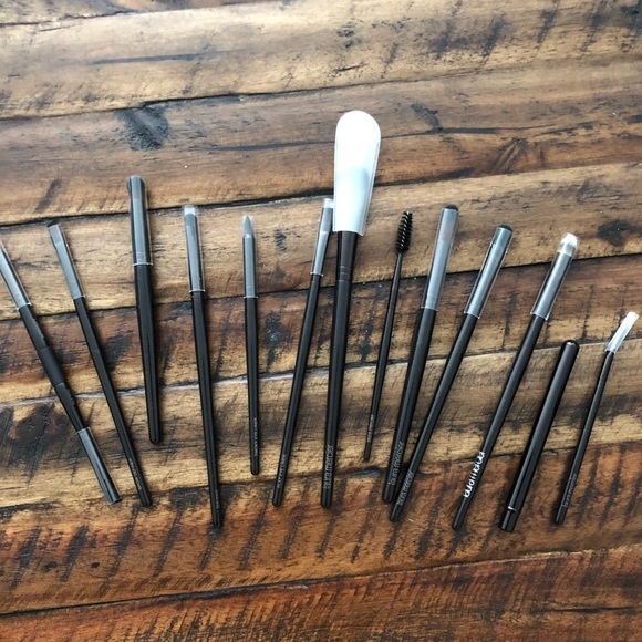 laura mercier Other - Laura Mercier Brush Set *NEW*